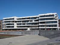   &raquo; Click to zoom ->