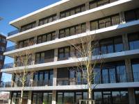   &raquo; Click to zoom ->