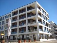   &raquo; Click to zoom ->