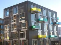   &raquo; Click to zoom ->